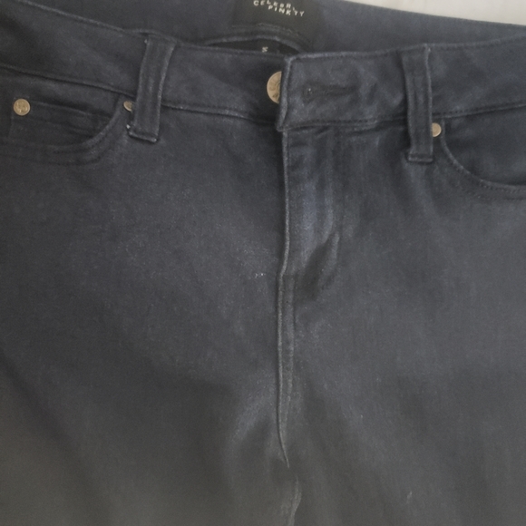 Jeans - Picture 1 of 3